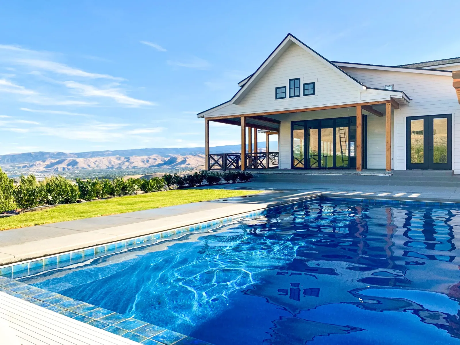 Pool terrace at the Modern Farmhouse above Wenatchee